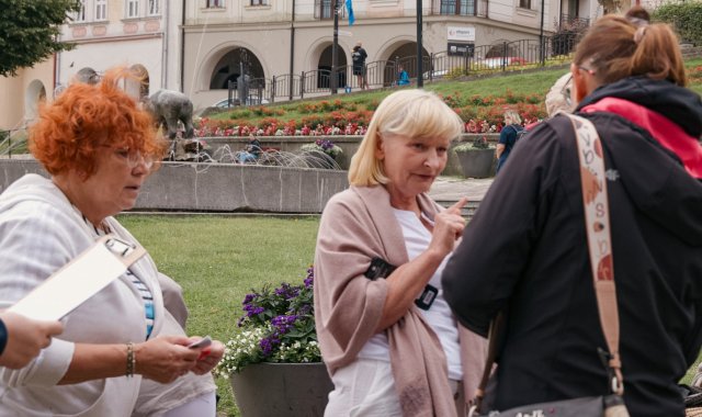 Sequence 02.00_00_17_25.Still009.jpg